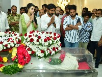 Chandrababu Family Pay Homage to Taraka Ratna